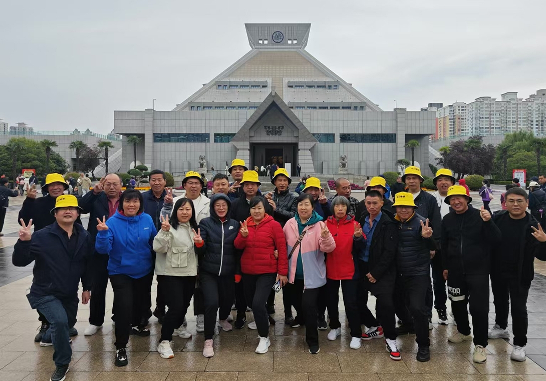 拉高底线，，，，，，提升标准，，，，，，公司全体员工河南游学找心之旅